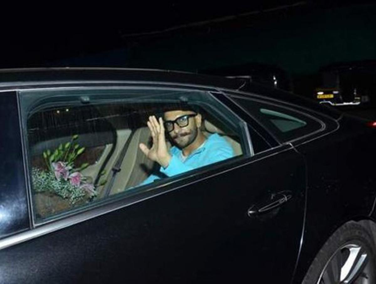 Ranveer waits at airport for 3 hours to receive Deepika